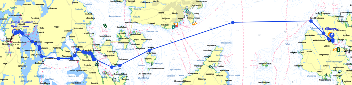 Robåt mellom små grønne øyer i skjærgården
